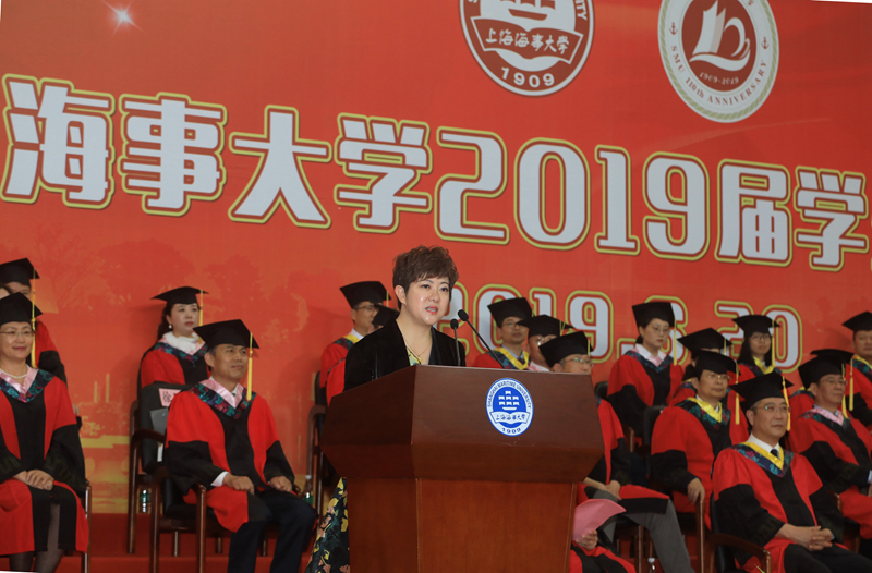 优秀校友代表、第十三届全国人大代表、上海港国际客运中心开发有限公司党委副书记、董事总经理🐦🔥♋️、我校1998届英语专业毕业生徐珏慧发言 优秀校友代表、第十三届全国人大代表、上海港国际客运中心开发有限公司党委副书记、董事总经理👼🏼、我校1998届英语专业毕业生徐珏慧发言