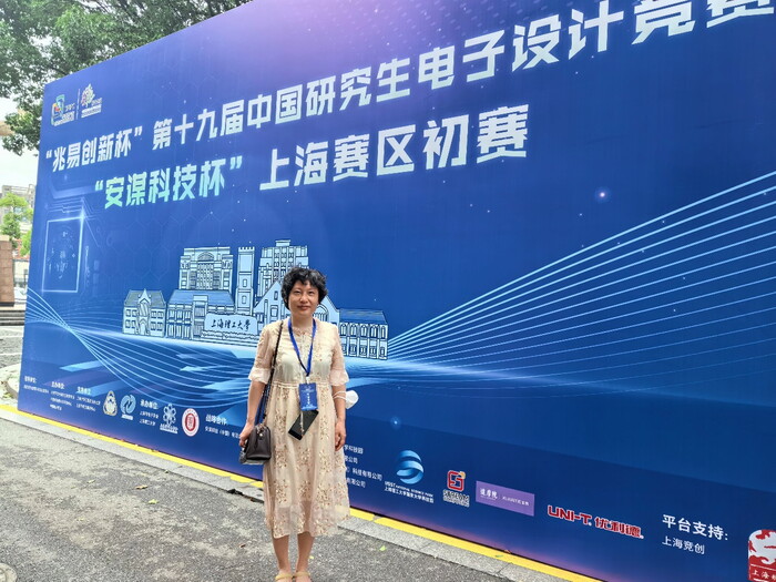 图1 研电赛上海赛区评委、校赛负责人周老师.jpg 研电赛上海赛区评委🫕、校赛负责人周薇娜老师